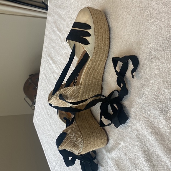 ROCHAS unique ankle tie platform espadrilles. Size 36. Super cute!!! - Picture 2 of 3